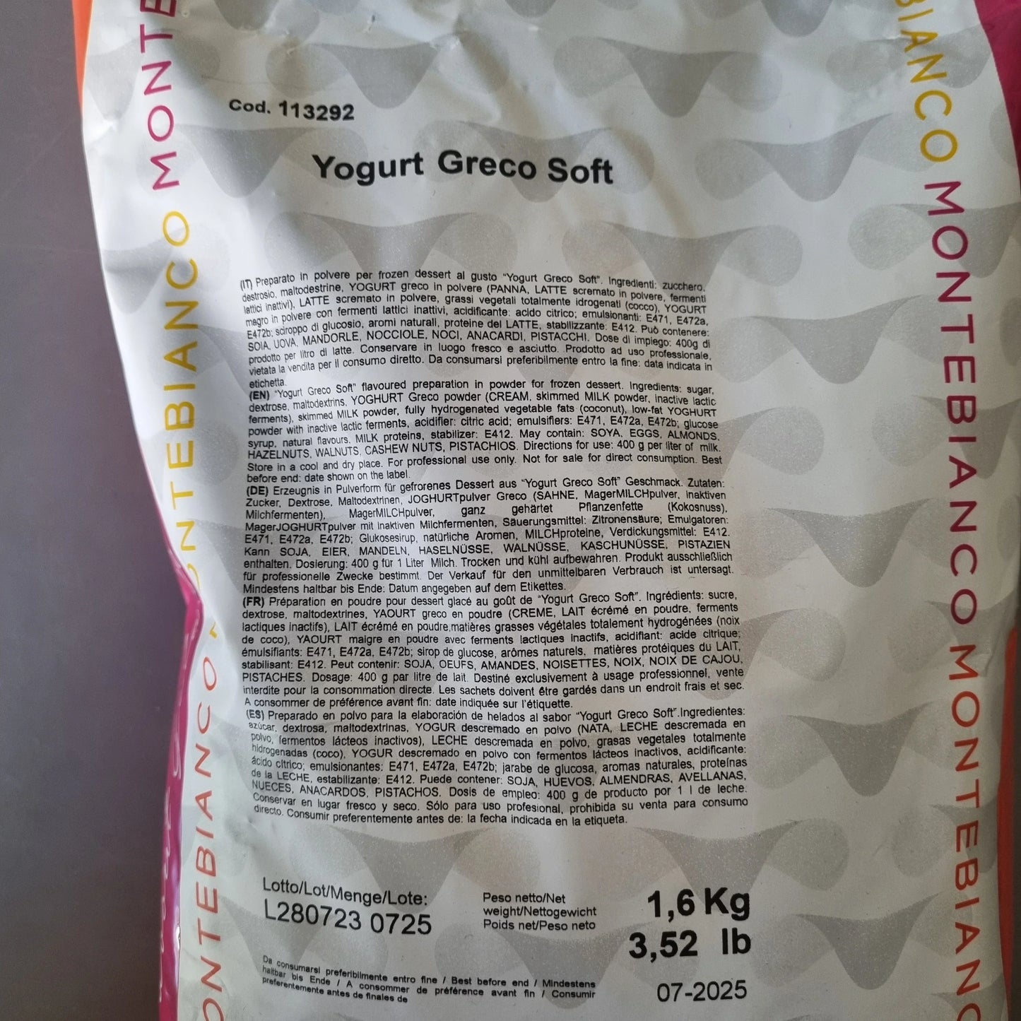 Busta di preparato per frozen yogurt greco soft Montebianco da 1,6 kg, dettagli ingredienti e istruzioni.