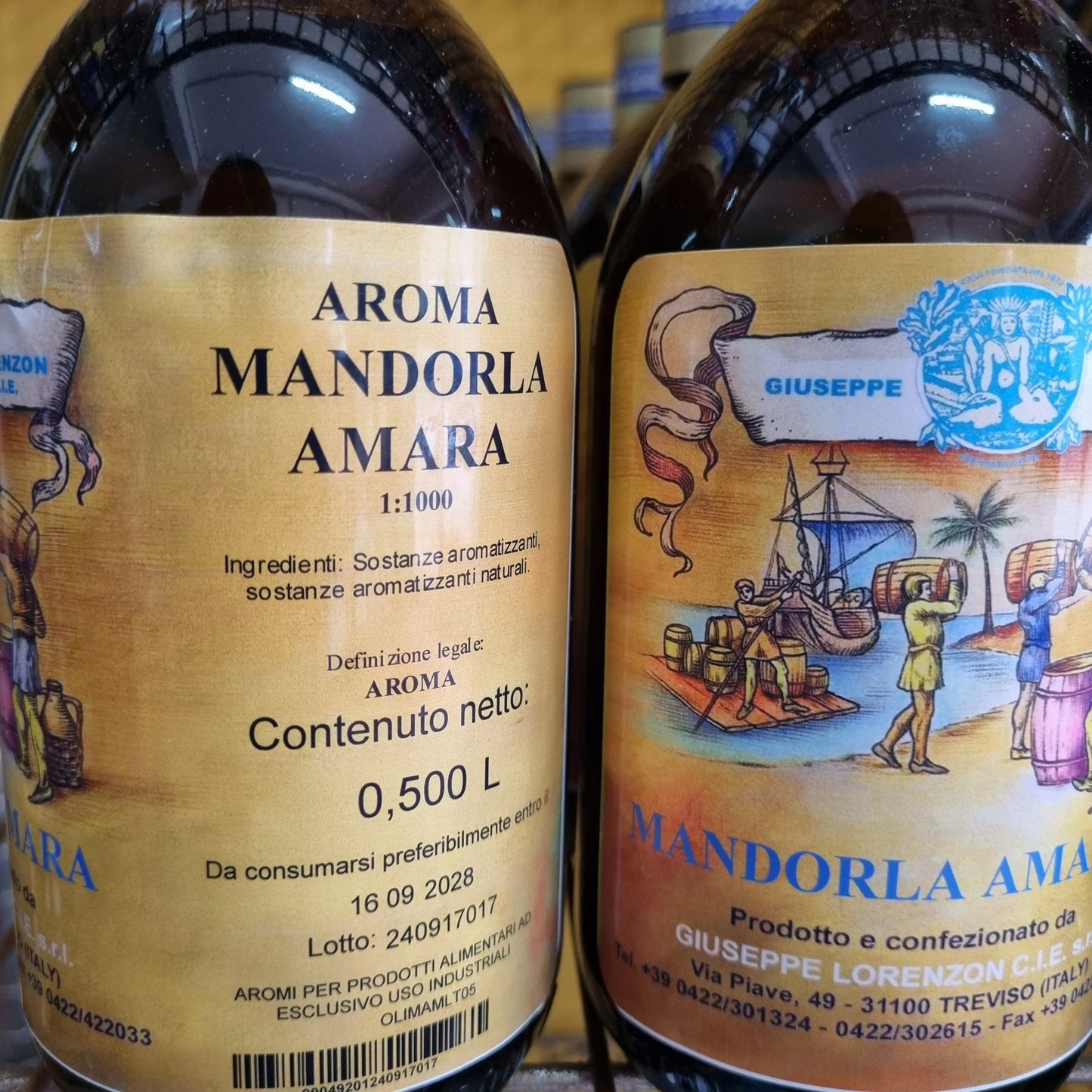 Bottiglia di aroma mandorla amara per pasticceria e gelateria, etichetta visibile, 0,5L.