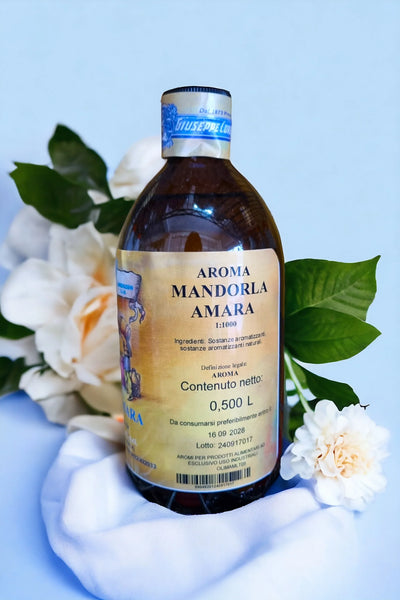 Bottiglia di aroma mandorla amara 500 ml per dolci e pasticceria su sfondo floreale