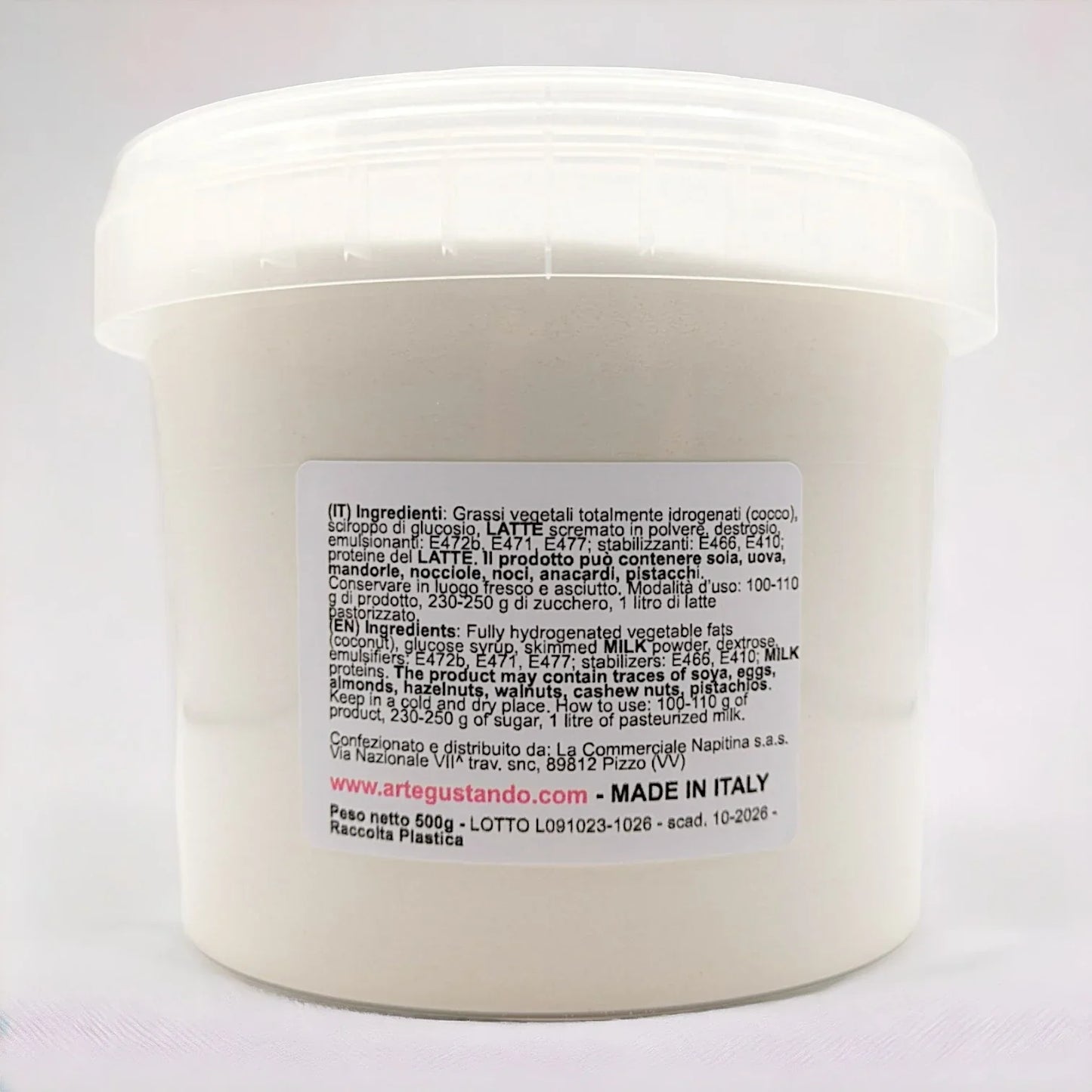 Barattolo bianco di base crema per gelato artigianale con etichetta ingredienti visibile