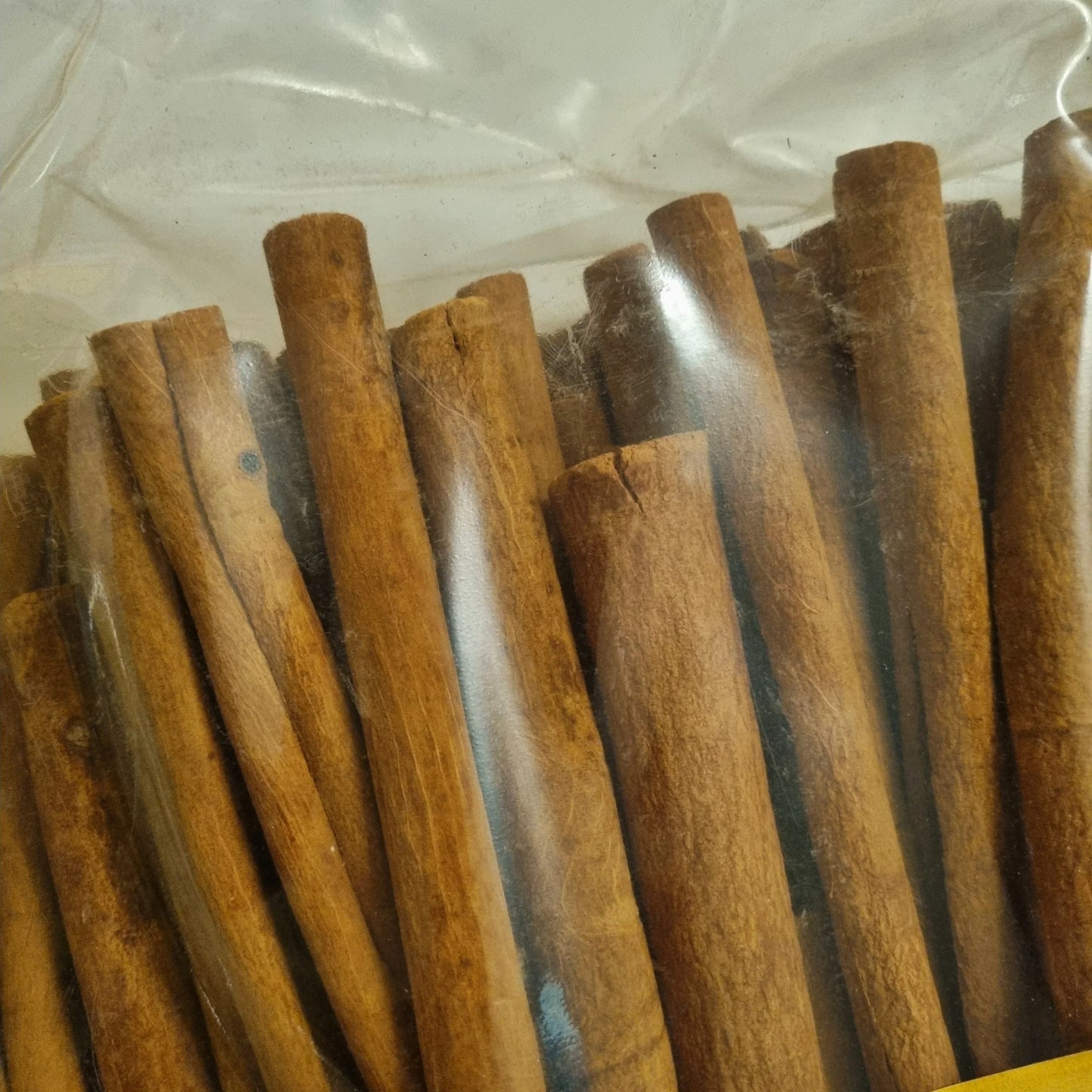 Stecche di cannella intera confezionate, spezia naturale per dolci e pasticceria italiana