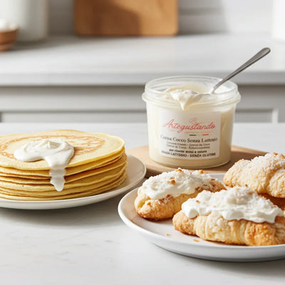 Crema cocco senza lattosio spalmata su pancake e croissant, dolci per colazione