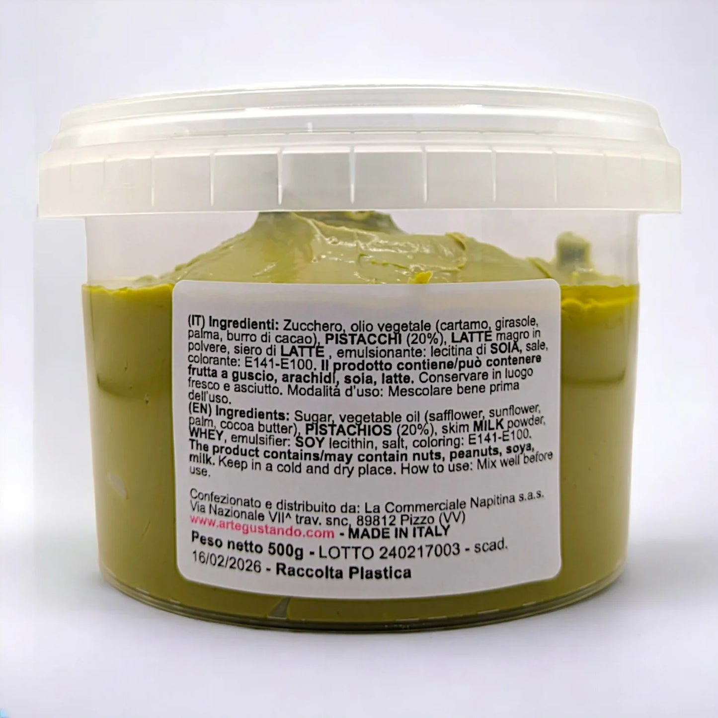 Crema spalmabile al pistacchio in barattolo trasparente, etichetta ingredienti ben visibile