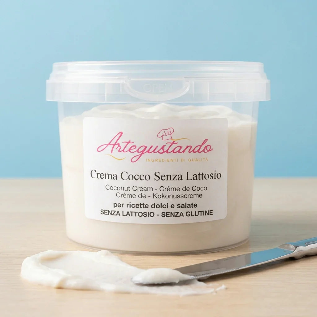 Vasetto di crema cocco senza lattosio per dolci e pasticceria, senza glutine, su tavolo chiaro.