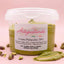 Vasetto di crema spalmabile al pistacchio 30% senza glutine, con pistacchi sullo sfondo.