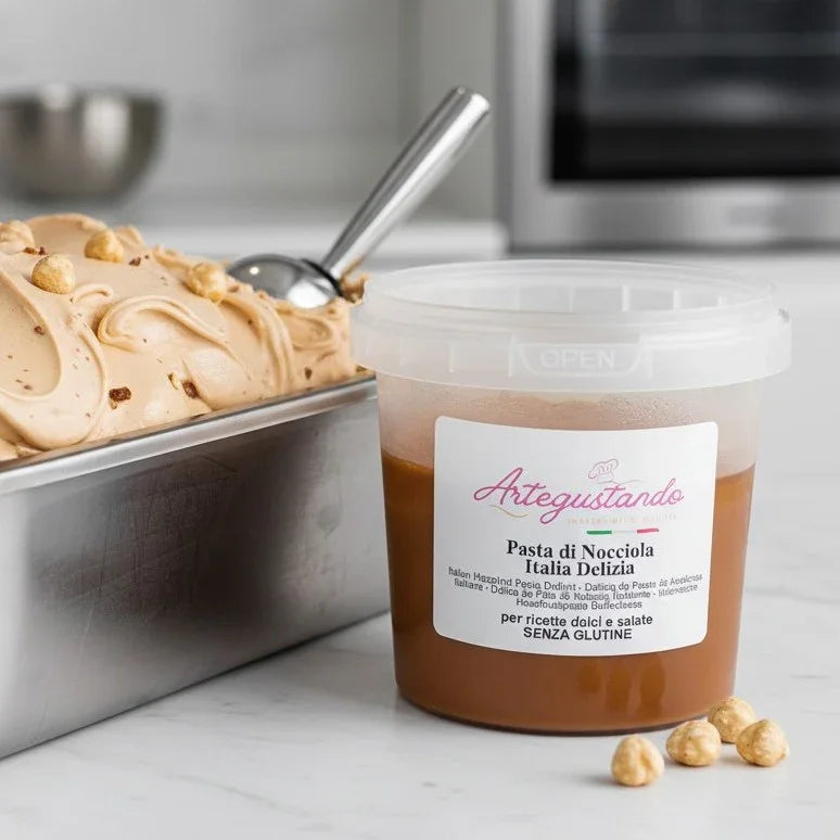 Pasta di nocciola italiana in vasetto da 250g su tavolo, vicino a gelato artigianale e nocciole intere.